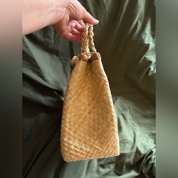 Handwoven Vintage Natural Straw Tote with Braided Handles - Picture 2 of 5